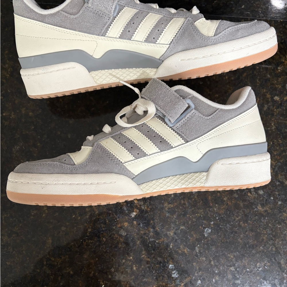 Adidas men’s low forum cream/grey/gum bottom
Size 10.5 Lace-Up Sneakers - Picture 3 of 9